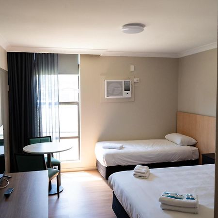 El Toro Motel Warwick Farm Exterior photo