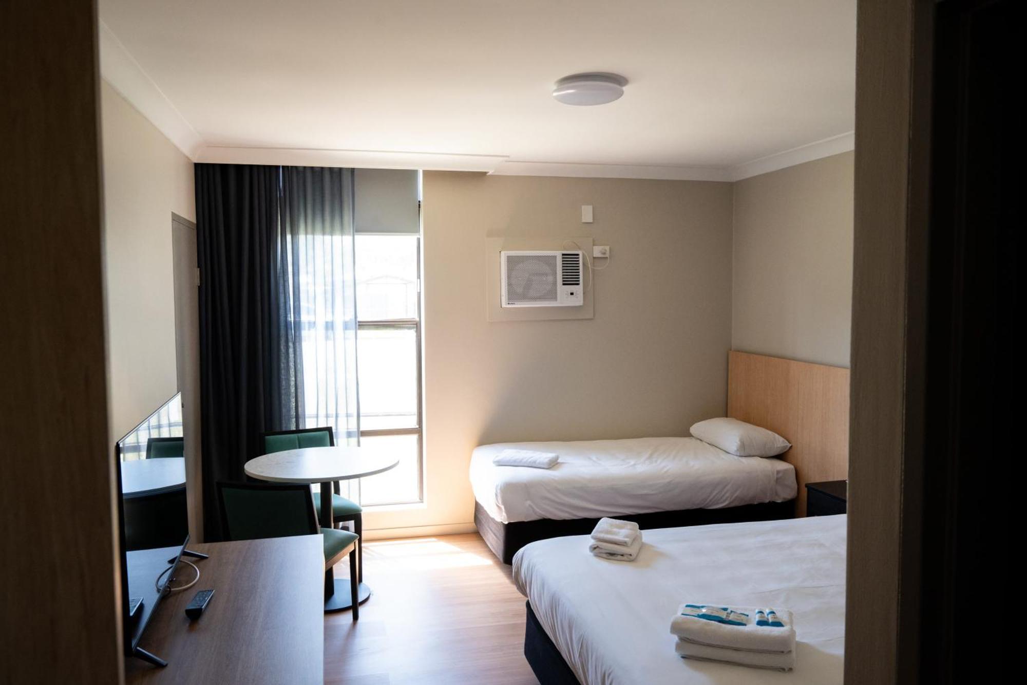 El Toro Motel Warwick Farm Exterior photo